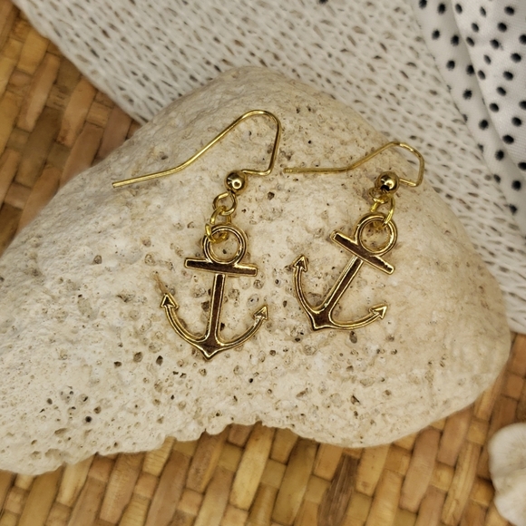 2/$15 NWT fashion anchor earrings - Picture 3 of 4